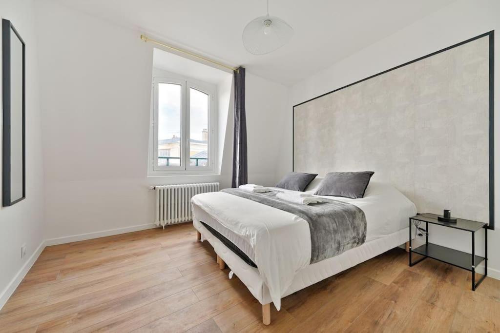 Welcome To The Lola House Marly-le-Roi