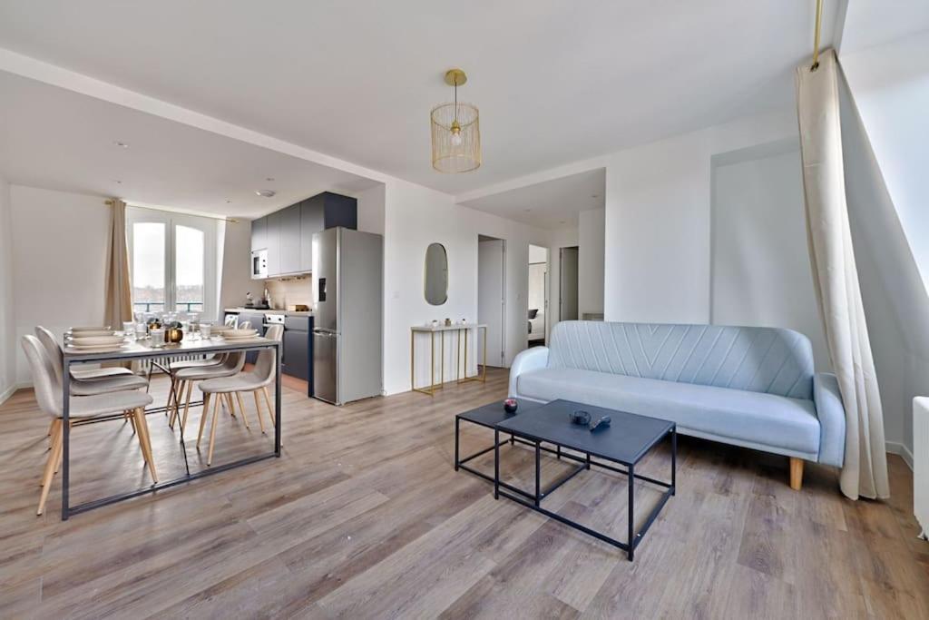 Welcome To The Lola House * Marly-le-Roi